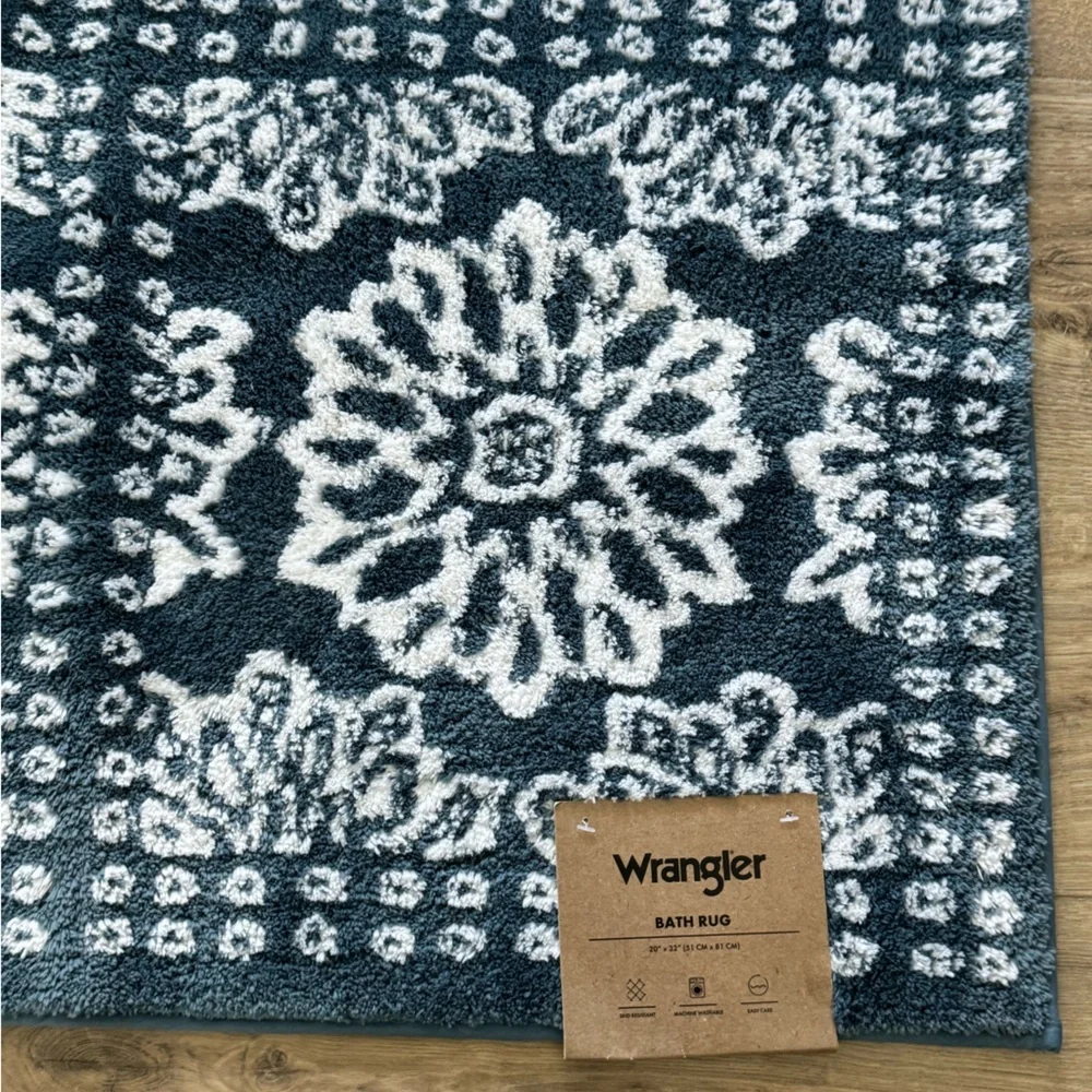 Wrangler light Blue flower bandana patterned towels and bath mat set - NWT - Picture 10 of 13